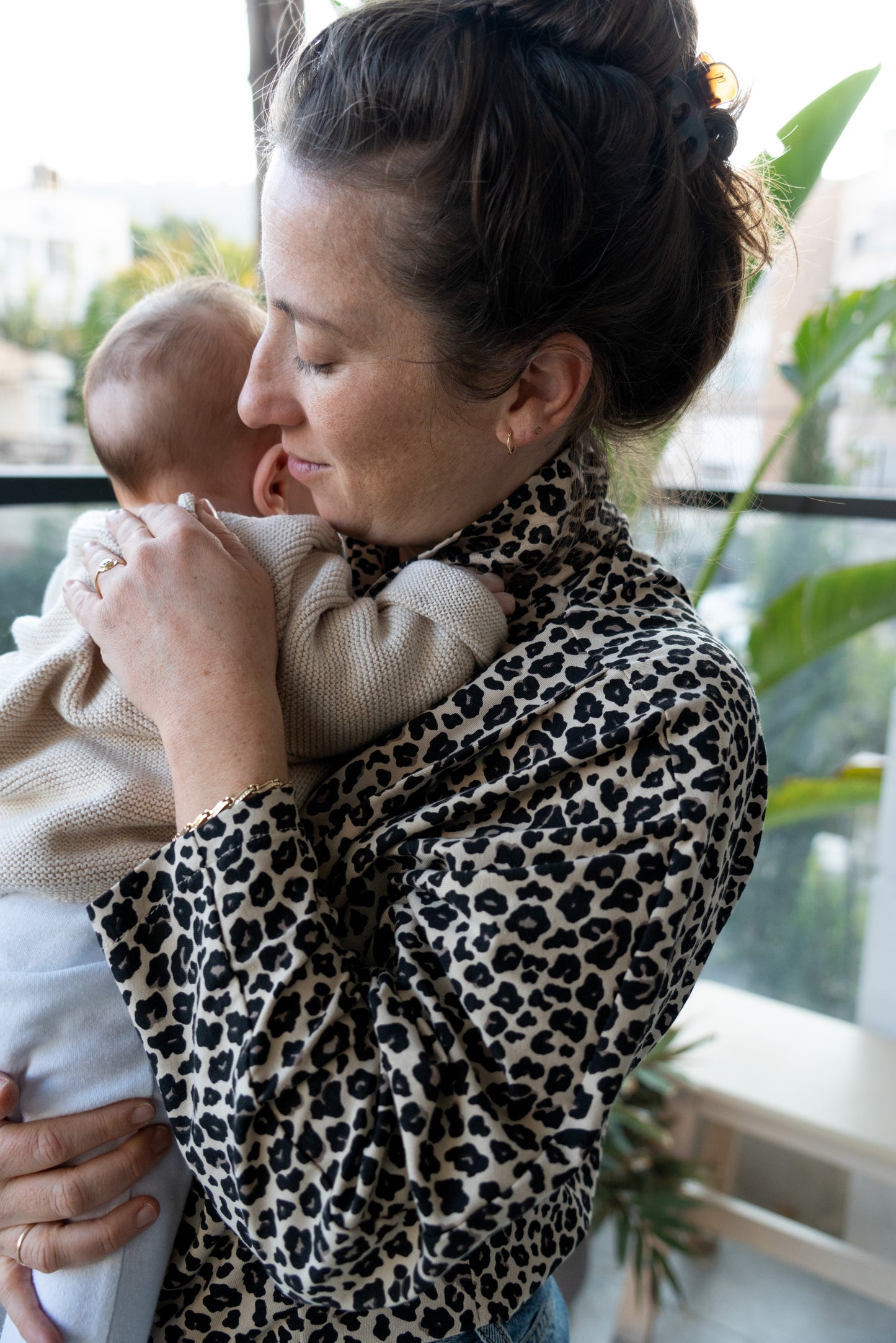 Leopard nursing turtleneck